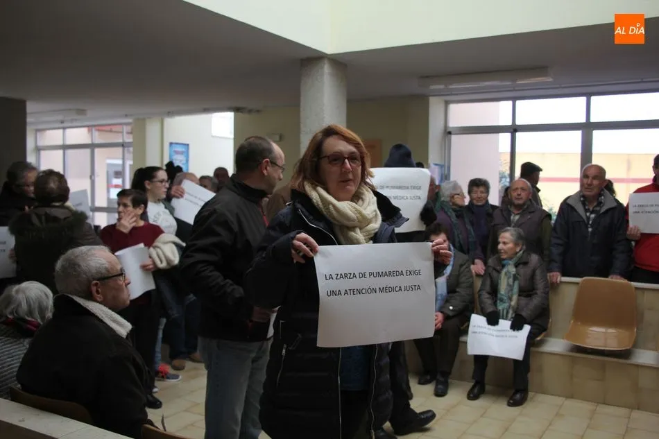 Foto 5 - &ldquo;La Zarza de Pumareda exige una atenci&oacute;n m&eacute;dica justa&rdquo;  