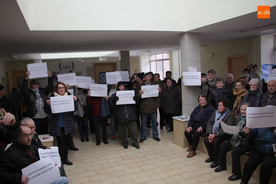 Foto 3 - &ldquo;La Zarza de Pumareda exige una atenci&oacute;n m&eacute;dica justa&rdquo;  