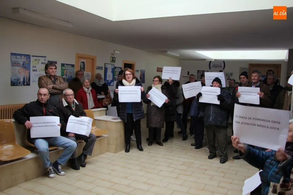 Foto 2 - &ldquo;La Zarza de Pumareda exige una atenci&oacute;n m&eacute;dica justa&rdquo;  