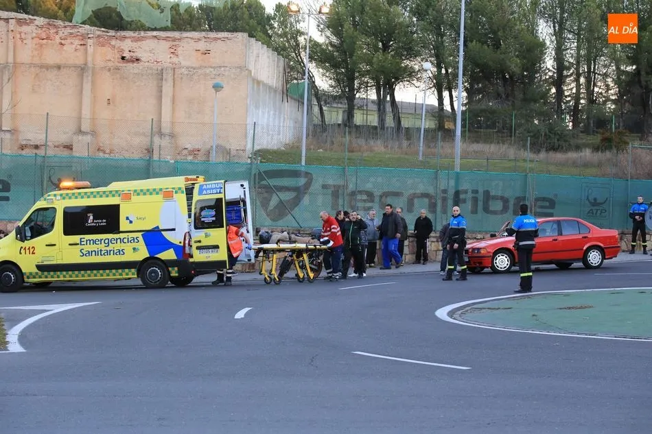 Foto 7 - Un motorista herido en una colisi&oacute;n contra&nbsp;un turismo&nbsp;en el barrio San Jos&eacute;  
