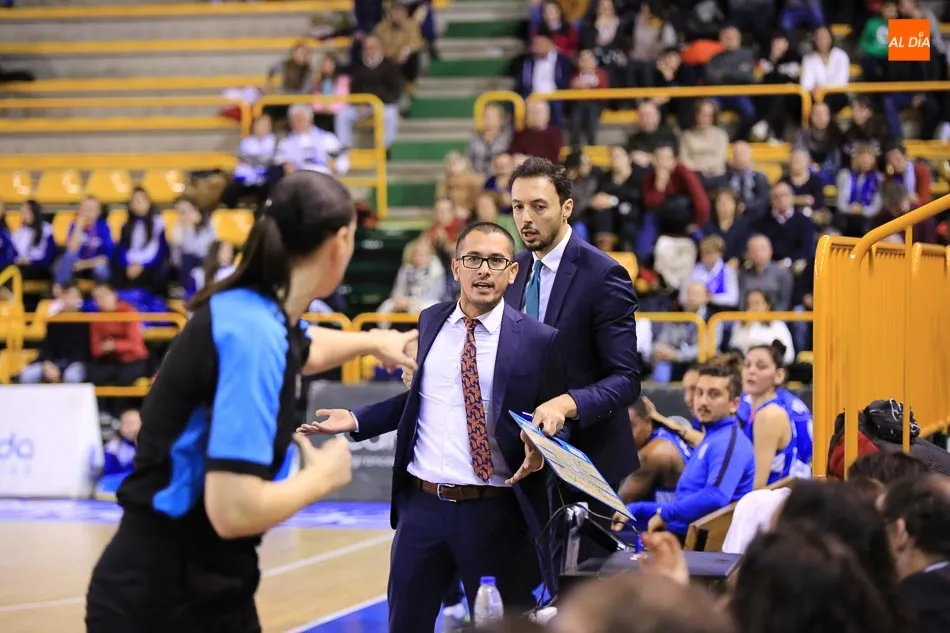Foto 7 - Perfumer&iacute;as Avenida cae frente al Hatay y se mete en problemas (65-73)
