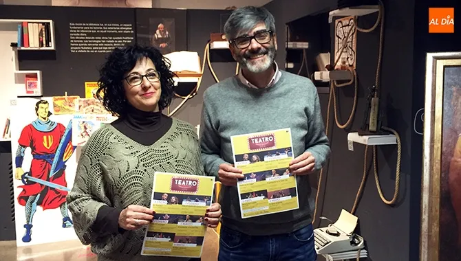 Araceli Rodríguez Flores, concejal del Cultura, y Carlos Vicente, coordinador cultural del CDS han presentado la programación teatral del primer semestre