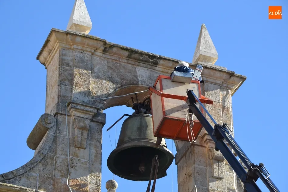 La campana del Ayuntamiento queda despojada de la iluminación navideña  