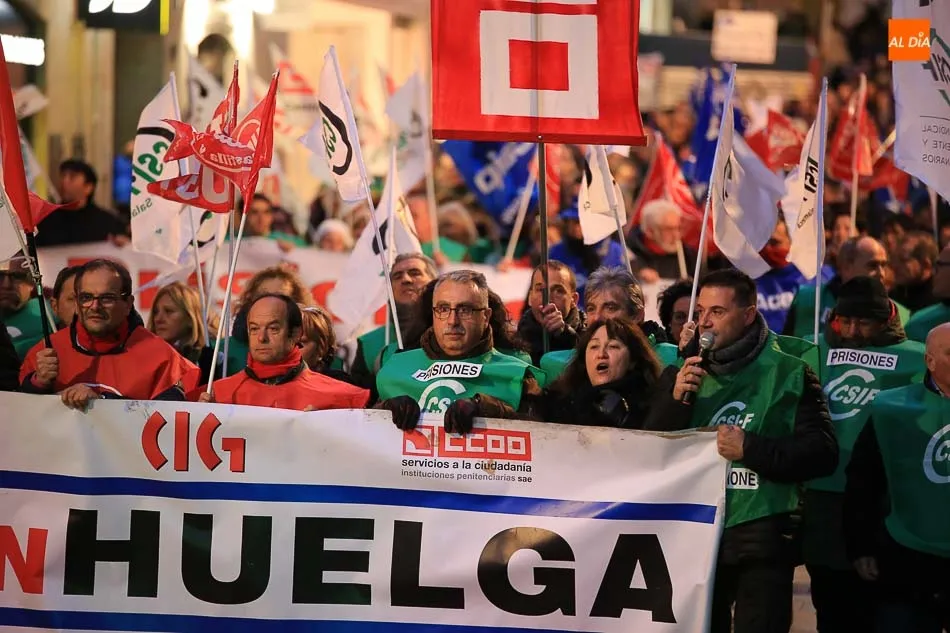 Foto 9 - Los funcionarios de Topas reivindican &ldquo;mejoras laborales y m&aacute;s efectivos&rdquo; durante su...