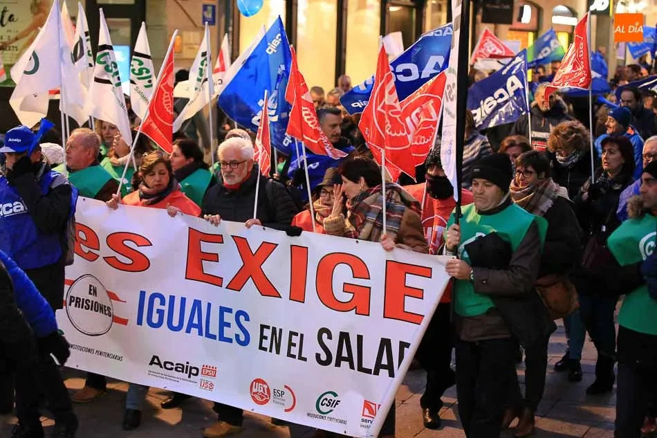 Foto 6 - Los funcionarios de Topas reivindican &ldquo;mejoras laborales y m&aacute;s efectivos&rdquo; durante su...