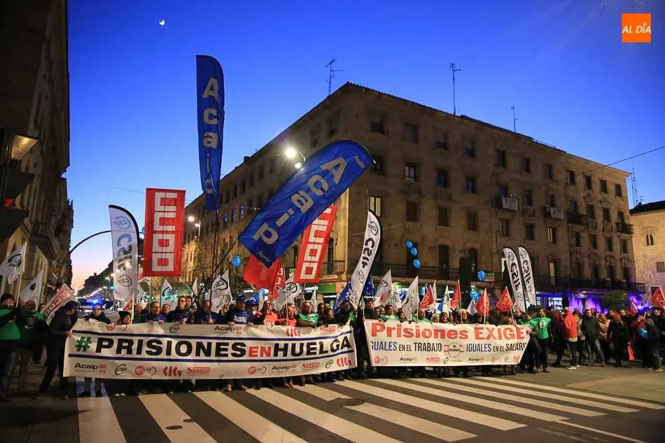 Foto 3 - Los funcionarios de Topas reivindican &ldquo;mejoras laborales y m&aacute;s efectivos&rdquo; durante su...