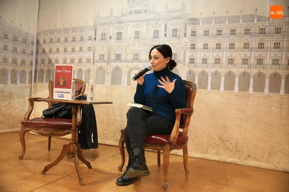 Foto 6 - Patricia Benito realiza un canto a la magia de lo cotidiano con su libro de poemas &lsquo;Tu lado del...