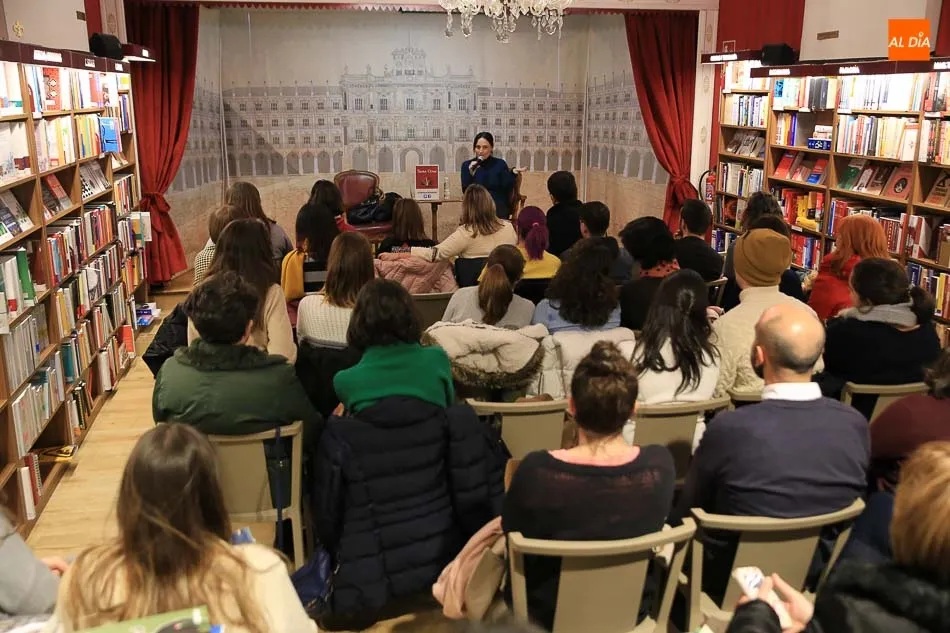 Foto 5 - Patricia Benito realiza un canto a la magia de lo cotidiano con su libro de poemas &lsquo;Tu lado del...