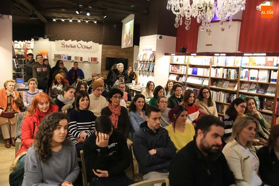 Foto 4 - Patricia Benito realiza un canto a la magia de lo cotidiano con su libro de poemas &lsquo;Tu lado del...