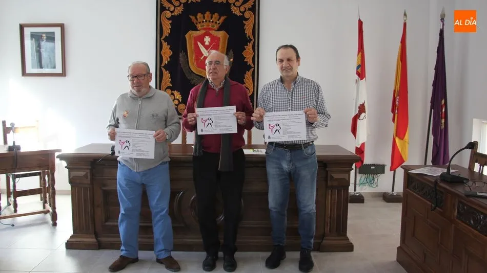 El alcalde, Germán Vicente (centro), acompañado de Pepe Cordobés y Antonio Vicente / MARIBEL SÁNCHEZ