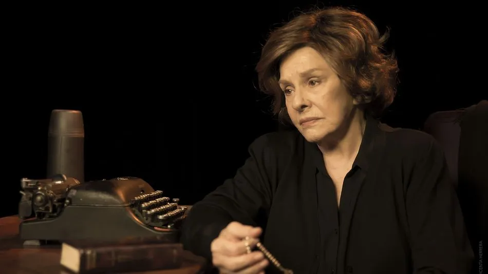  Lola Herrera portagoniza la obra Cinco horas con Mario