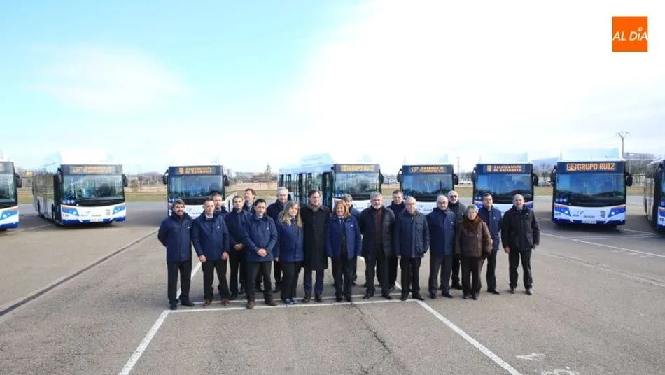 Presentación de los 12 nuevos autobuses en La Aldehuela. Fotos: Alberto Martín