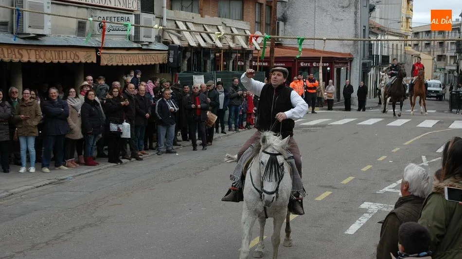 Tras la bendición de animales tendrá lugar la cogida de cintas a las puertas de la iglesia | Archivo