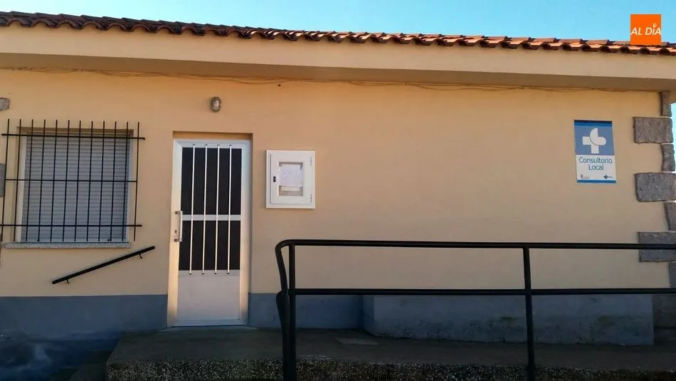 La puerta del consultorio de Bañobárez estuvo cerrada esta mañana / E. Corredera