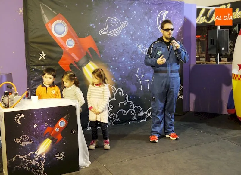 Foto 11 - El Centro Comercial El Tormes inaugura su propia escuela de astronautas