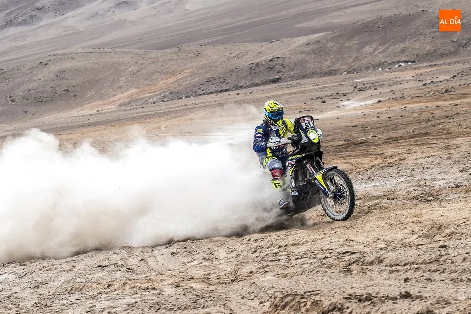 Santolino destaca en la etapa maratón y ya está aun paso de los diez primeros en el Dakar