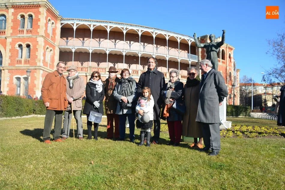 Foto 11 - Salamanca recuerda a Julio Robles con un sentido homenaje a las puertas de la plaza de toros&nbsp;  