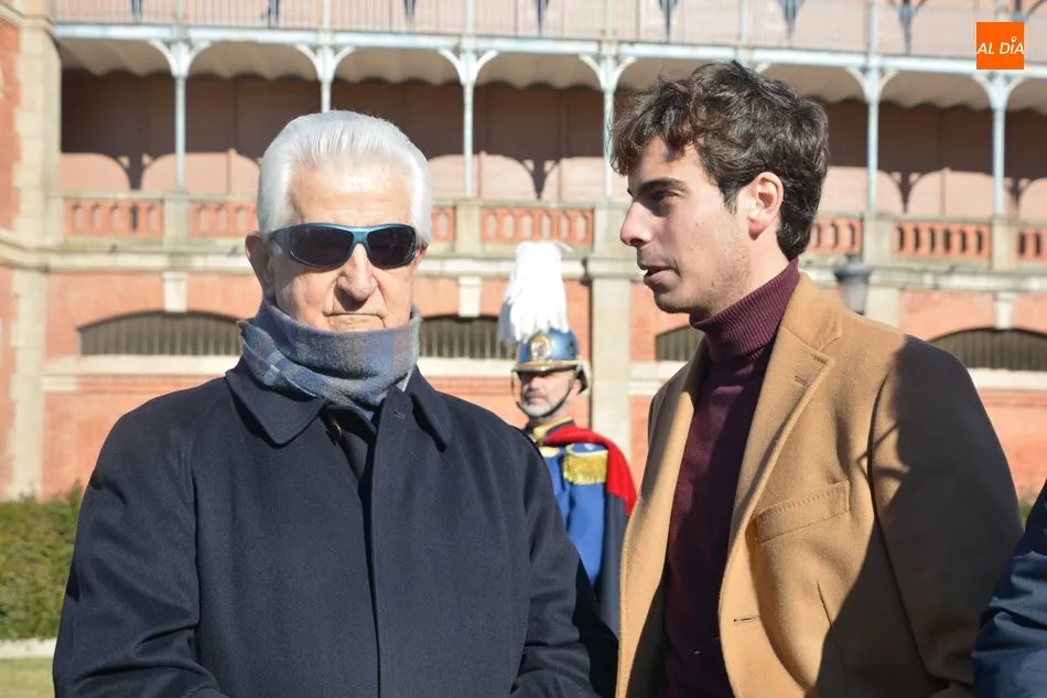 Foto 3 - Salamanca recuerda a Julio Robles con un sentido homenaje a las puertas de la plaza de toros&nbsp;  