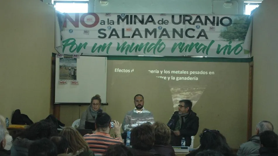 Momento del comunicado de Stop Uranio.