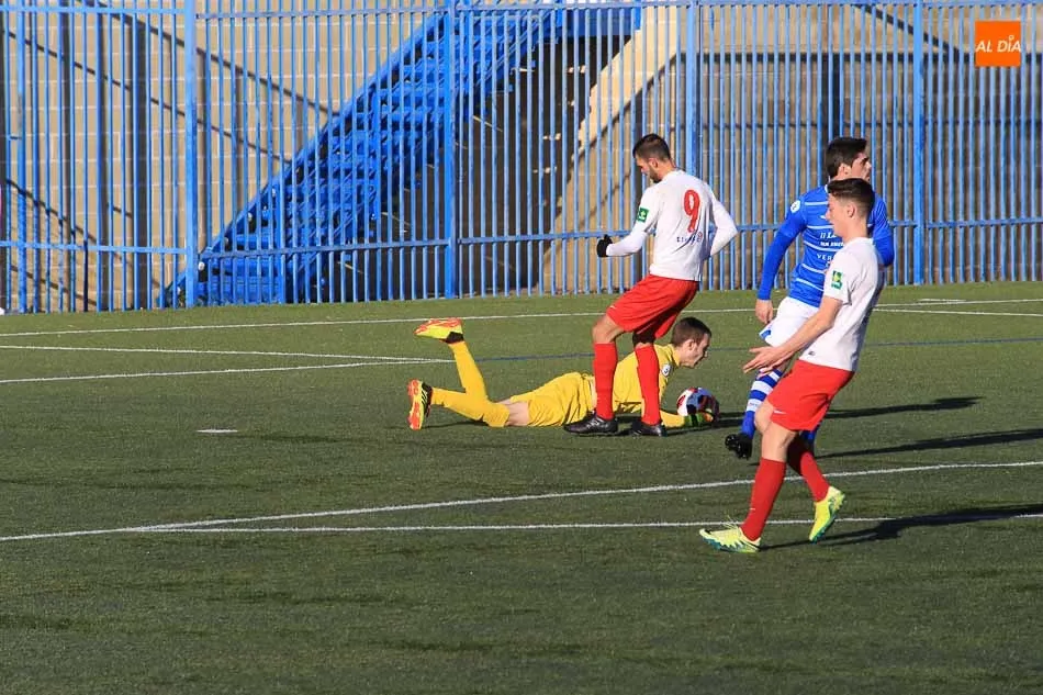 Foto 4 - El Santa Marta da la sorpresa y pierde ante La Granja (2-4)