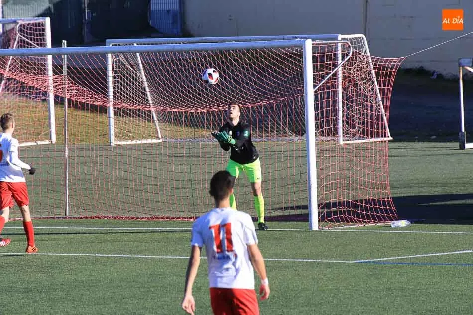 Foto 3 - El Santa Marta da la sorpresa y pierde ante La Granja (2-4)