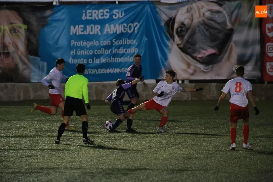 Foto 2 - El Santa Marta cae por la m&iacute;nima frente al Real Valladolid (0-1)