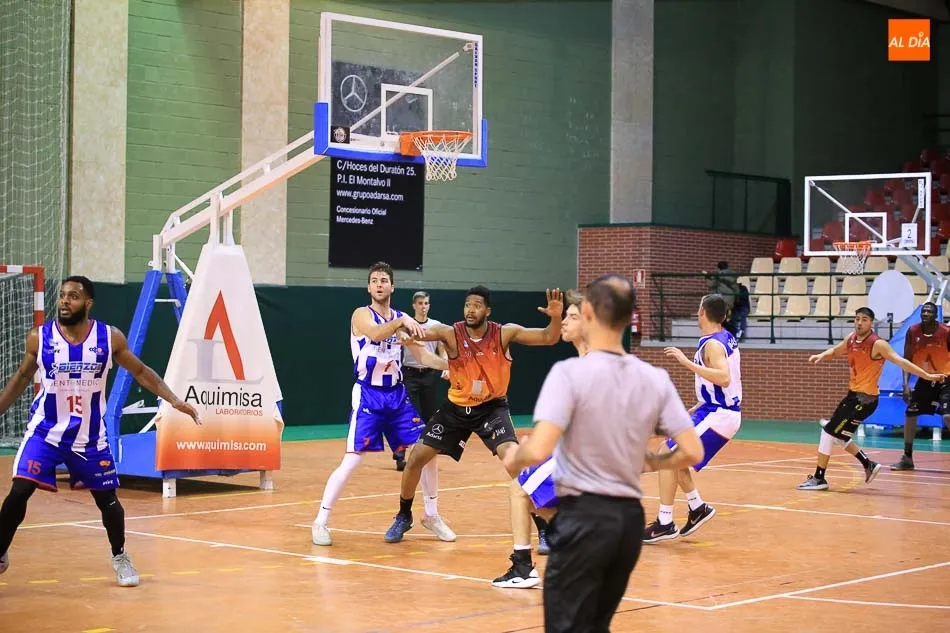 Foto 10 - El Aquimisa Carbajosa se impone al Ponferrada y comienza el a&ntilde;o a lo grande (70-54)