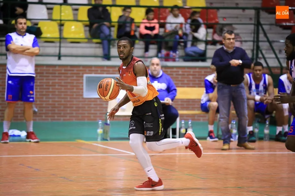 Foto 7 - El Aquimisa Carbajosa se impone al Ponferrada y comienza el a&ntilde;o a lo grande (70-54)