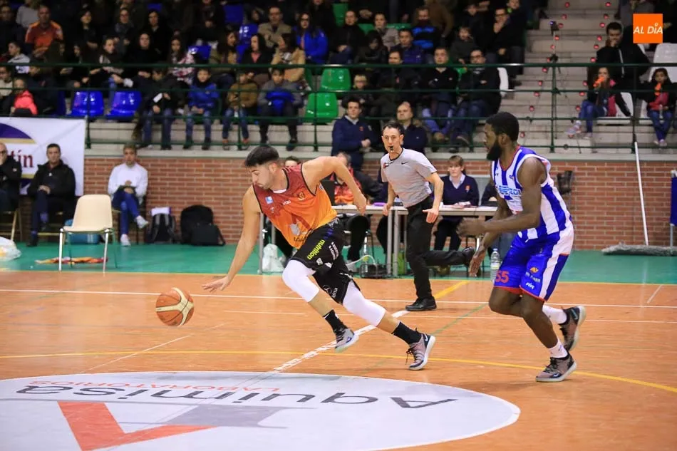 Foto 4 - El Aquimisa Carbajosa se impone al Ponferrada y comienza el a&ntilde;o a lo grande (70-54)