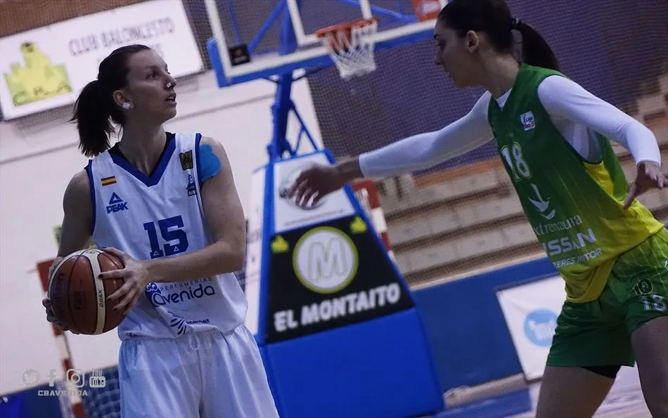Foto 5 - El Perfumer&iacute;as Avenida saca el rodillo para tumbar al Al-Q&aacute;zeres (42-73)  