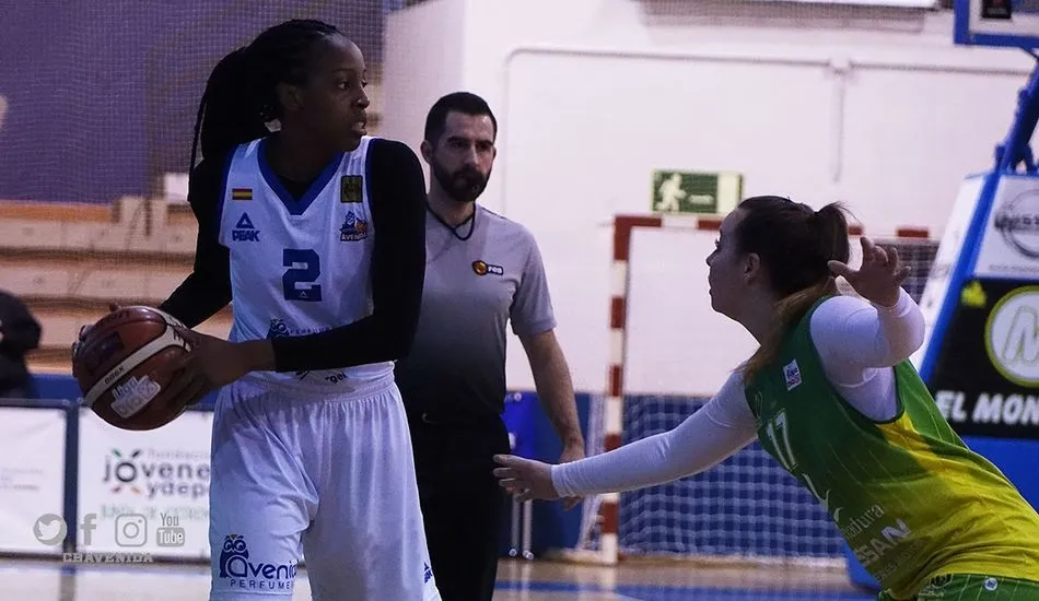 Foto 4 - El Perfumer&iacute;as Avenida saca el rodillo para tumbar al Al-Q&aacute;zeres (42-73)  