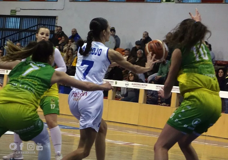 Foto 2 - El Perfumer&iacute;as Avenida saca el rodillo para tumbar al Al-Q&aacute;zeres (42-73)  