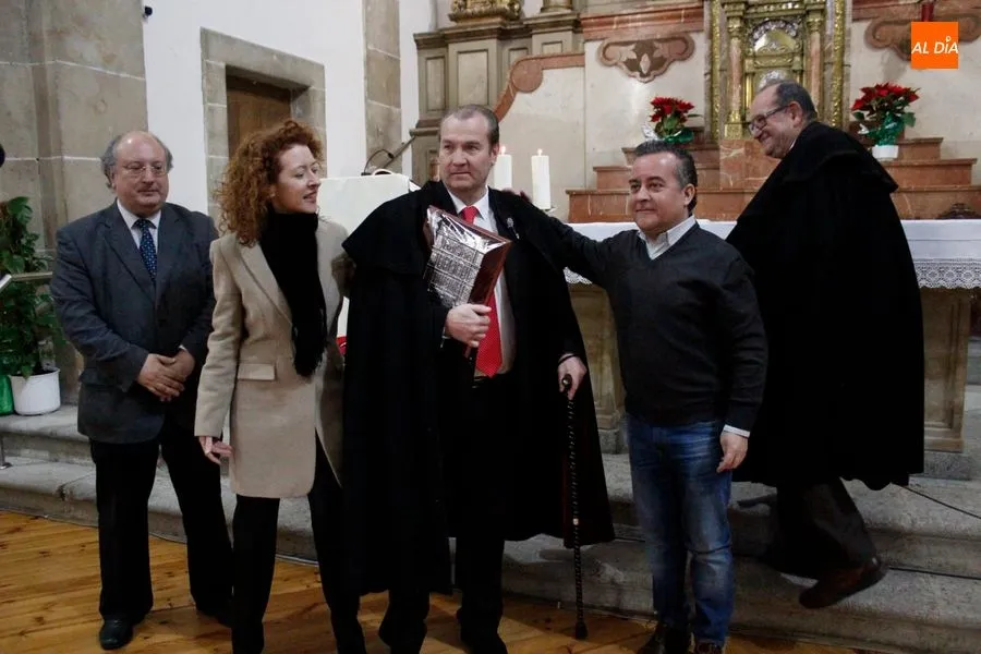 Foto 3 - Jos&eacute; Luis Huete, Gabriel Alonso y Fernando Salda&ntilde;a reciben las placas y el &Aacute;guila de Fauba  