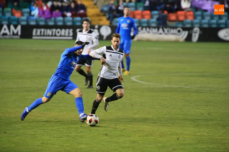 Foto 11 - La expulsi&oacute;n de Armando condena al Salamanca UDS ante el Fuenlabrada (1-2)
