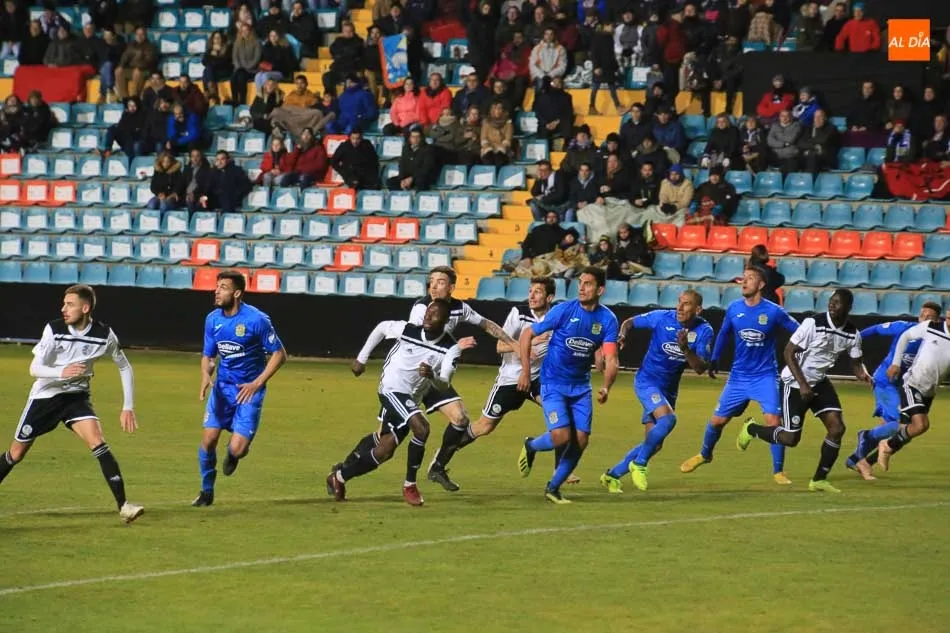 Foto 2 - La expulsi&oacute;n de Armando condena al Salamanca UDS ante el Fuenlabrada (1-2)