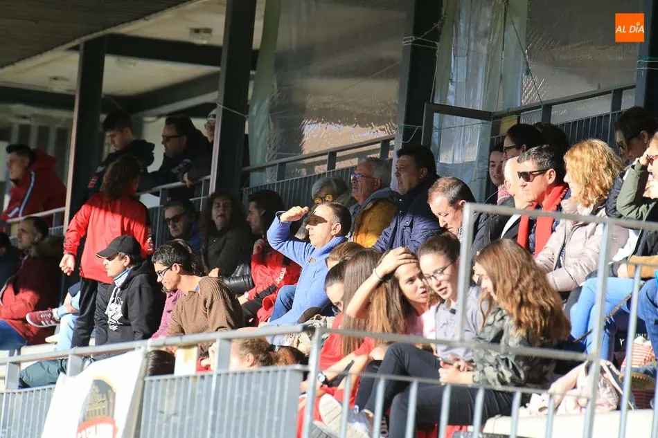Foto 11 - El Salamanca FF se desploma y pierde ante La Solana (2-3)