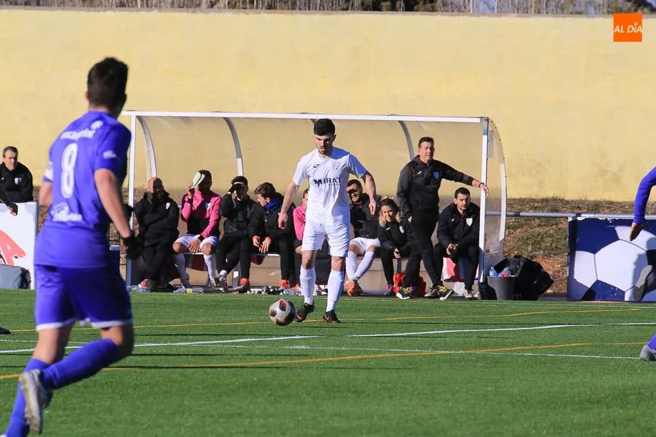 Foto 10 - Cara y cruz en el final de la primera vuelta para los equipos salmantinos