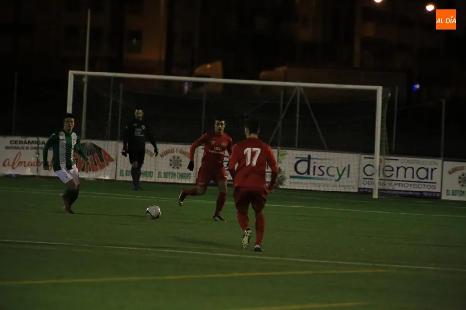 Foto 9 - Cara y cruz en el final de la primera vuelta para los equipos salmantinos