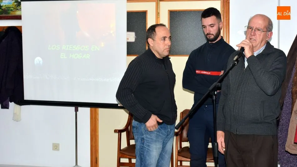 Foto 5 - Los Jubilados de Lumbrales reciben consejos de los Bomberos para la prevenci&oacute;n de incendios en el...