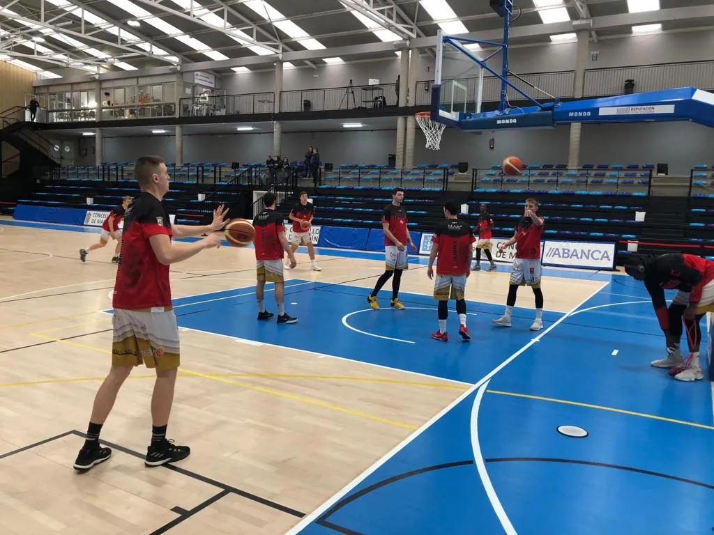 Calentamiento previo al partido del CB Tormes
