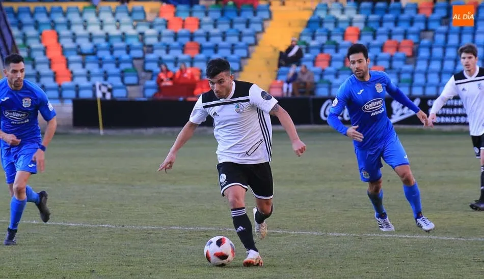 José García, el mejor del Salamanca UDS en este partido, junto al portero Dani Sotres. Foto de Alberto Martín