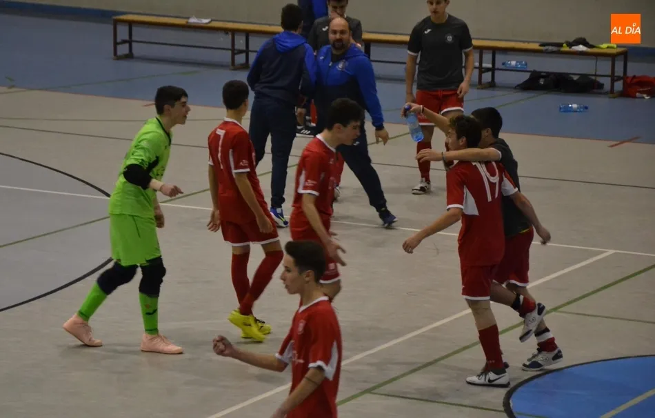 Foto 11 - Cadetes y juveniles del III Columnas ganan a Guijuelo 2 partidos taquic&aacute;rdicos... en 2 pabellones...