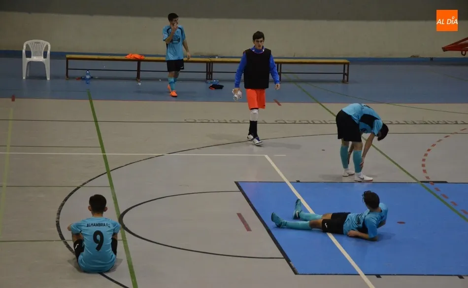 Foto 8 - Cadetes y juveniles del III Columnas ganan a Guijuelo 2 partidos taquic&aacute;rdicos... en 2 pabellones...