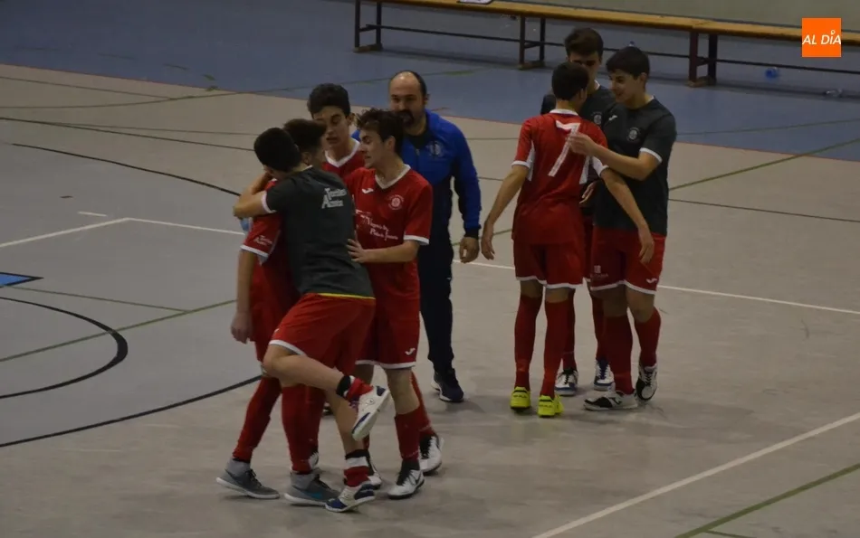 Foto 9 - Cadetes y juveniles del III Columnas ganan a Guijuelo 2 partidos taquic&aacute;rdicos... en 2 pabellones...