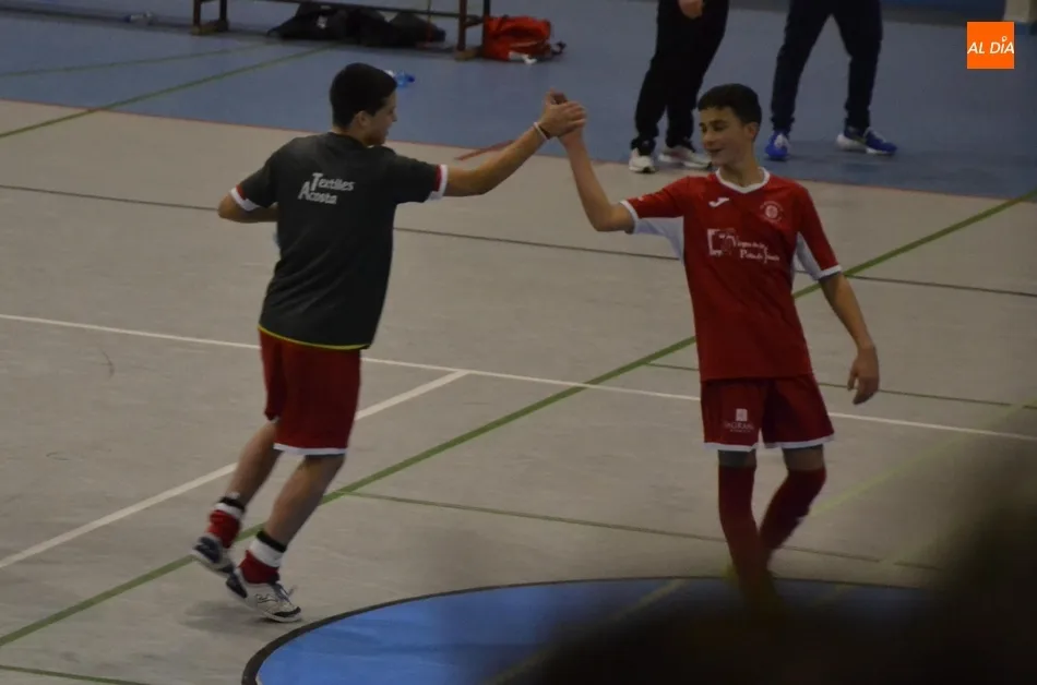 Foto 7 - Cadetes y juveniles del III Columnas ganan a Guijuelo 2 partidos taquic&aacute;rdicos... en 2 pabellones...