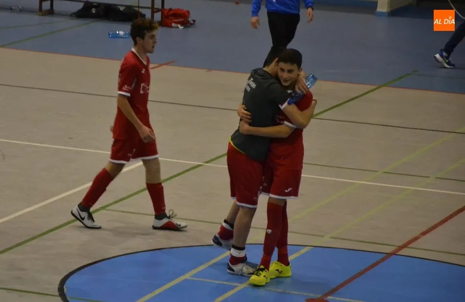 Foto 6 - Cadetes y juveniles del III Columnas ganan a Guijuelo 2 partidos taquic&aacute;rdicos... en 2 pabellones...