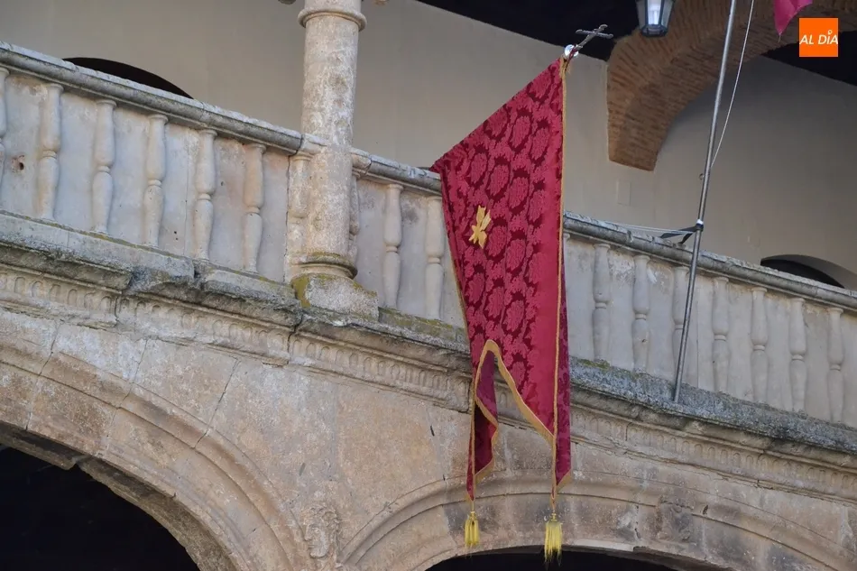 Foto 3 - El pend&oacute;n de San Sebasti&aacute;n luce este a&ntilde;o en la balconada de la Casa Consistorial  