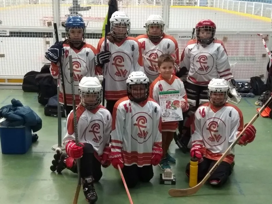 Ajetreado fin de semana para los equipos de hockey de Farinatos Roleros  