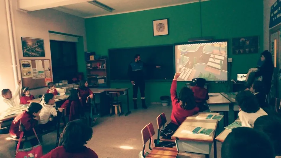 Foto 8 - La Polic&iacute;a Local visita a los alumnos de primaria del colegio Padres Trinitarios    &nbsp;  