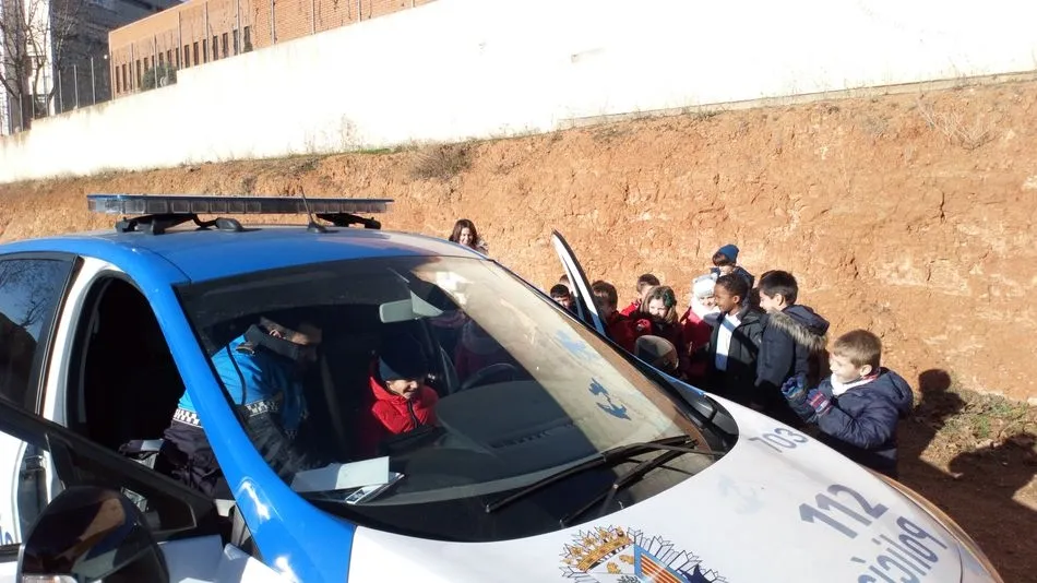 Foto 7 - La Polic&iacute;a Local visita a los alumnos de primaria del colegio Padres Trinitarios    &nbsp;  